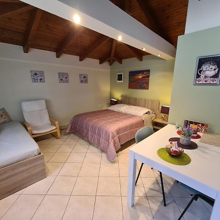 Semelia'S Guest House Spáta エクステリア 写真