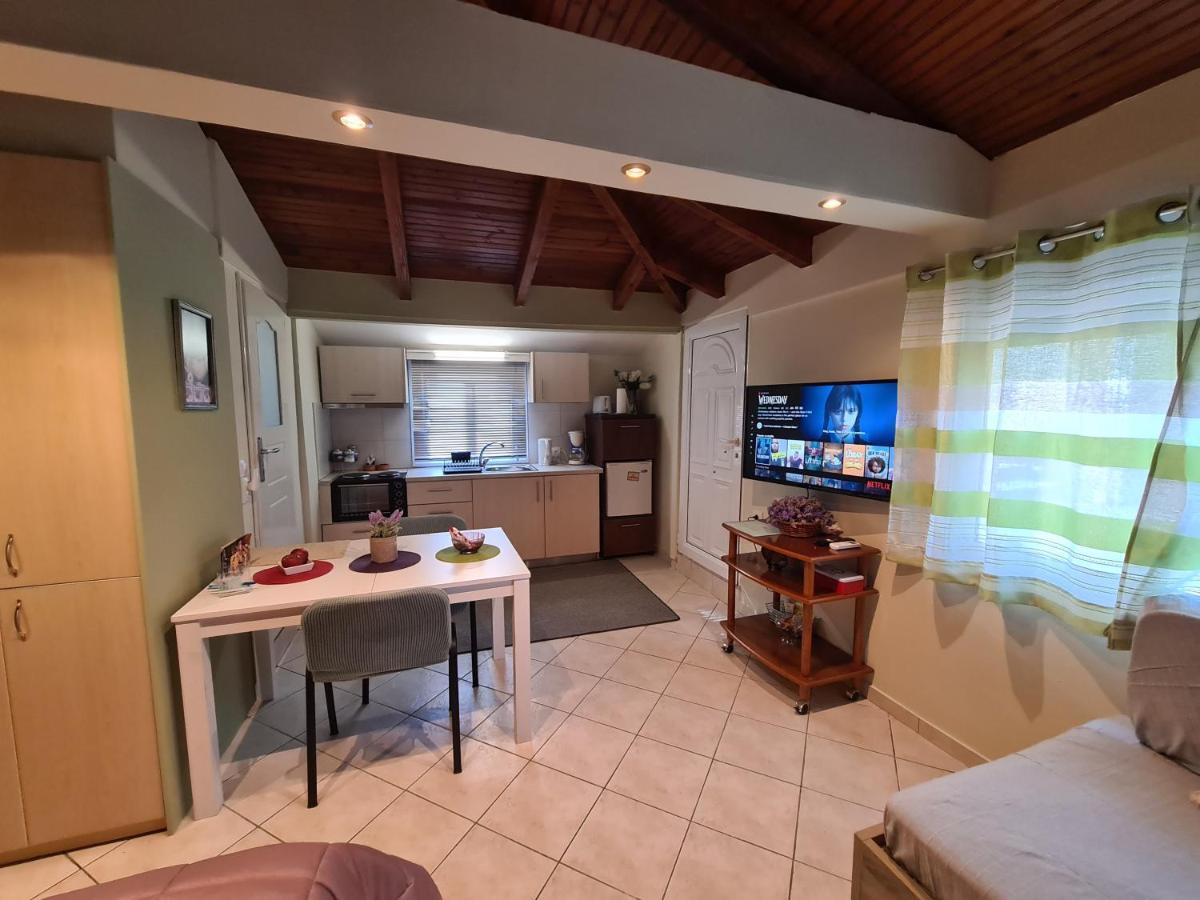 Semelia'S Guest House Spáta エクステリア 写真