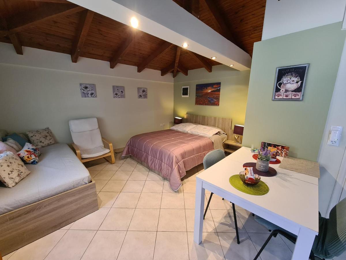Semelia'S Guest House Spáta エクステリア 写真